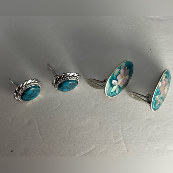Clip on sterling silver crushed turquoise inlay floral earrings - Picture 3 of 6